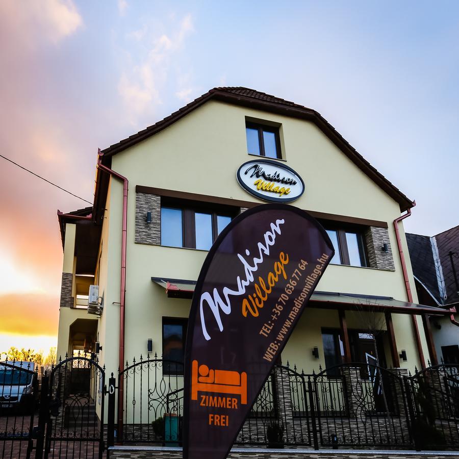 Madison Village Кишварда Экстерьер фото